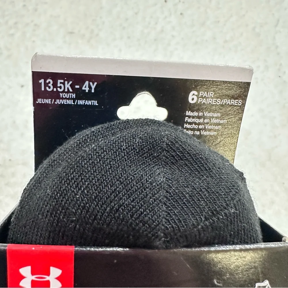 Girl’s Under Armour Black No Show Socks